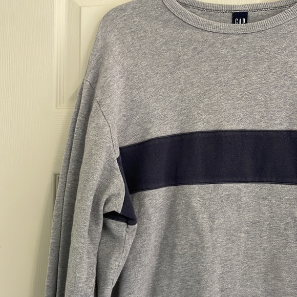 Men’s gray Gap Crewneck - Picture 3 of 6